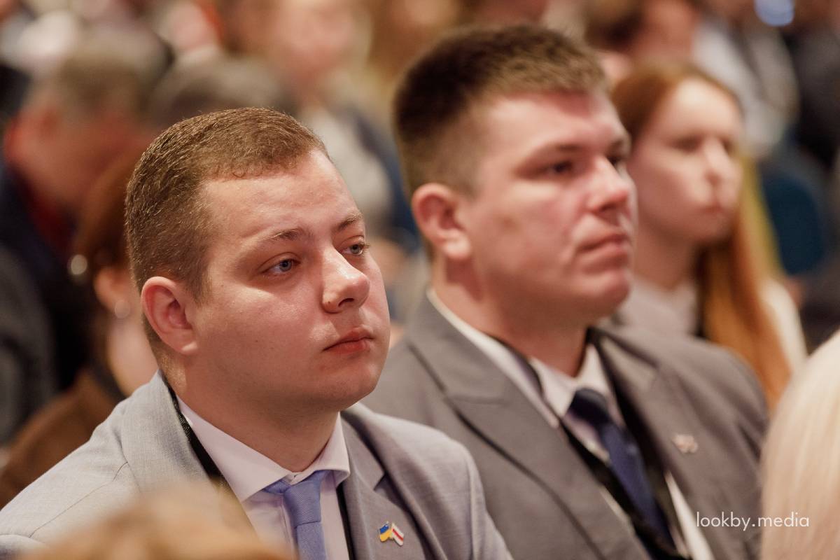 Публичные представители BELPOL Владимир Жигарь и Матвей Купрейчик на конференции «Новая Беларусь» в Варшаве, Польша, 8 августа 2026 года. Фото: lookby.media