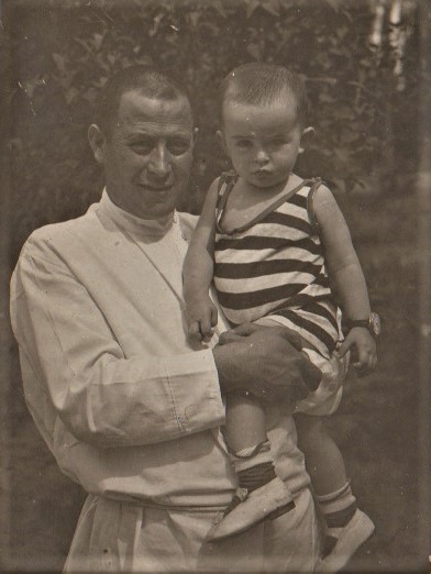 Лев Сосновский с сыном. 1927 год. Фото: Just Ed, CC BY-SA 4.0, commons.wikimedia.org