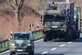Колонна техники Бундесвера с военнослужащими и тяжелым вооружением следует по автобану A2 севернее Ганновера, Германия. Фото: Julian Stratenschulte / dpa
