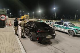 Беларуска на угнанном BMW пыталась въехать в Польшу из Литвы. Фото: Пограничная служба Польши