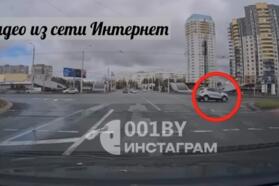 Водитель проехал перекресток задним ходом. Скриншот видео ГАИ