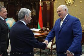Александр Лукашенко и представитель президента США Джон Коул на встрече в Минске, 11 сентября 2025 года. Фото: president.gov.by