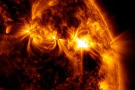 Изображение солнечной вспышки, сделанное Обсерваторией солнечной динамики НАСА, 1 апреля 2022 года. Фото: Reuters