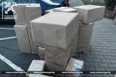 Коробки с товарами, которые перевозили в грузовике. Октябрь 2026 года, Беларусь. Фото: ГТК