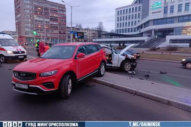 Женщине-водителю стало плохо за рулем и она попала в ДТП. Минск, 24 февраля 2024 года. Фото: УГВИ ГУВД Мингорисполкома