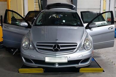 Mercedes, в котором были оборудованы тайники. Апрель 2024 года. Фото: Podlaska KAS