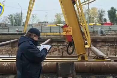 На стройке метро погиб рабочий. Скриншот видео СК