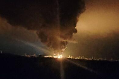 Пожар над промышленным объектом. Октябрь 2026 года, Россия. Фото: t.me/RBC_ua_news