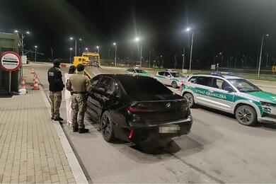 Беларуска на угнанном BMW пыталась въехать в Польшу из Литвы. Фото: Пограничная служба Польши