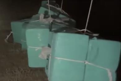 В Польшу залетел метеозонд-тройка с сигаретами. Скриншот видео Пограничной службы Польши