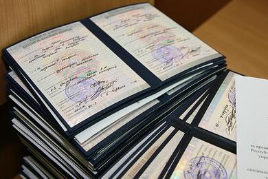 Приезжайте за документами сами. «Консульский» указ Лукашенко начал действовать в учебных заведениях