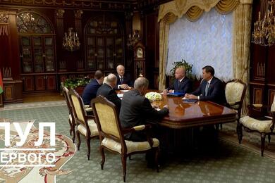 Александр Лукашенко заслушивает доклад о результатах работы в переговорном процессе с США. 22 октября 2026 года, Минск. Фото: t.me/pul_1