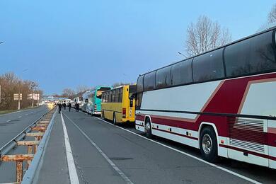 Очередь из автобусов на въезд в Польшу. Март 2023 года. Фото: Onliner.by