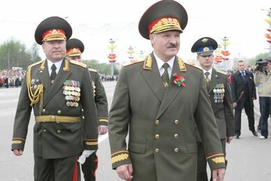 Александр Лукашенко на военном параде в Минске, 9 мая 2010 года. Фото: president.gov.by