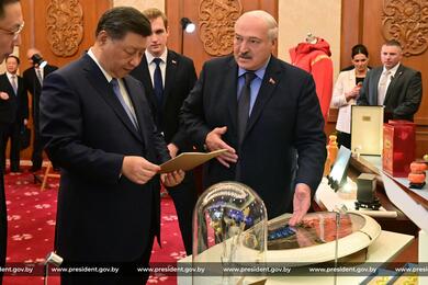 Александр Лукашенко на встрече с председателем КНР Си Цзиньпином во время визита в Китай. 4 декабря 2023 года. Фото: пресс-служба А. Лукашенко