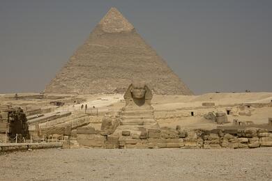 Сфинкс и пирамида Хеопса в Гизе. Фото: Honza Soukup from Czech Republic, CC BY 2.0, commons.wikimedia.org