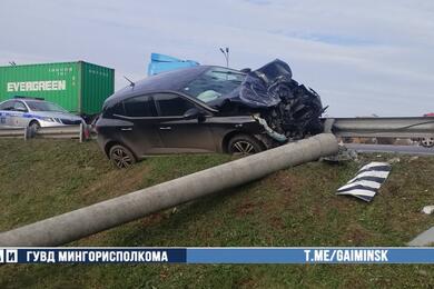 У иномарки взорвалось колесо. Фото: ГАИ Минска