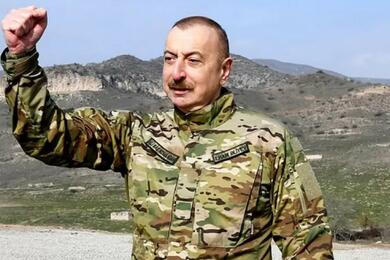 Президент Азербайджана Ильхам Алиев в Шуше, стратегически важном городе в Карабахе. Азербайджан требует "полной демилитаризации" Карабаха. Фото: госагентство Azertag