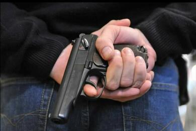 Пистолет Макарова в руках мужчины. Снимок носит иллюстративный характер, фото: novate.ru