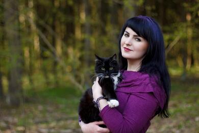 Юлия Клицун с кошкой. Фото: bar24.by