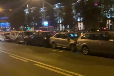 На проспекте Независимости в Минске собрался «паровозик» из семи авто