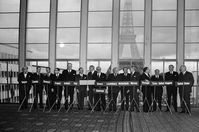 Парижская конференция НАТО в 1954 году. Фото из архива НАТО