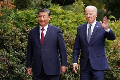 Председатель КНР Си Цзиньпин и президент США Джо Байден в поместье Филоли недалеко от Сан-Франциско 15 ноября 2023 года. Фото: Reuters