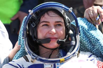Член экипажа Международной космической станции (МКС), участница космического полета Марина Василевская отдыхает после приземления под Жезказганом, Казахстан, 6 апреля 2024 года. Фото: Reuters