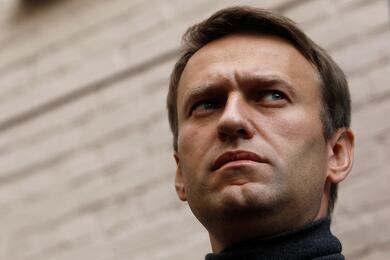 Алексей Навальный встречается с представителями СМИ возле своего предвыборного штаба в Москве, Россия, 9 сентября 2013. Фото: Reuters