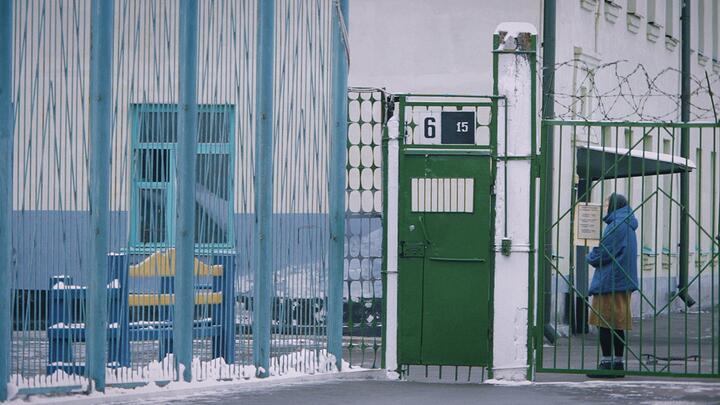 Женская колония в Гомеле. Кадр из фильма «Дебют» Анастасии Мирошниченко