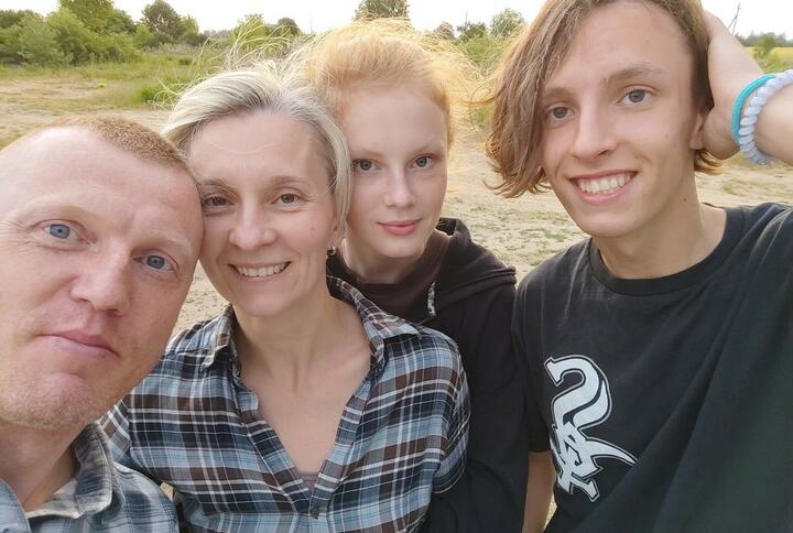 Сергий Мельянец с женой и детьми, лето 2023 года, Беларусь. Фото: facebook.com/melsergiy