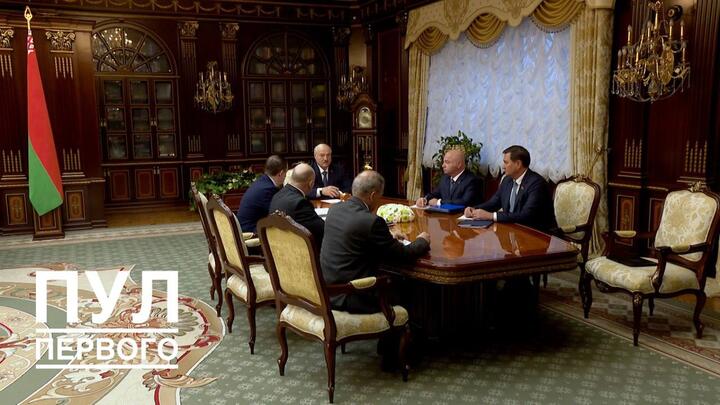 Александр Лукашенко заслушивает доклад о результатах работы в переговорном процессе с США. 22 октября 2026 года, Минск. Фото: t.me/pul_1