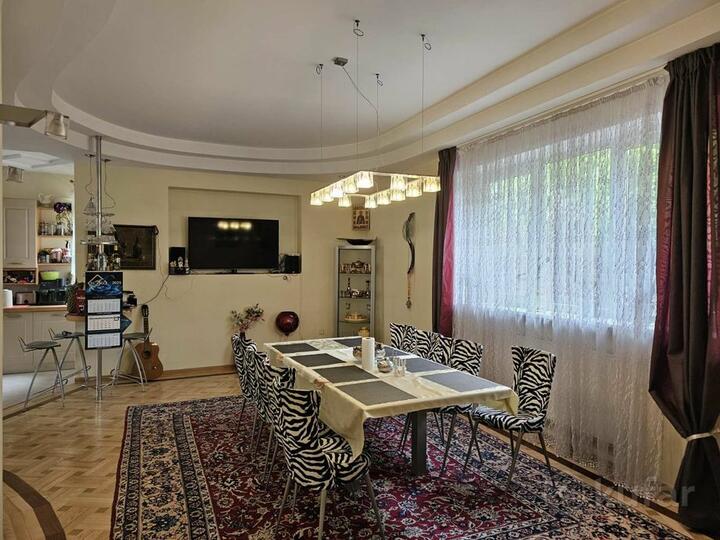 Выставленный на продажу дом на улице Гало в Минске за 2,5 млн долларов. Фото: kufar.by Выставленный на продажу дом на улице Гало в Минске за 2,5 млн долларов. Фото: kufar.by