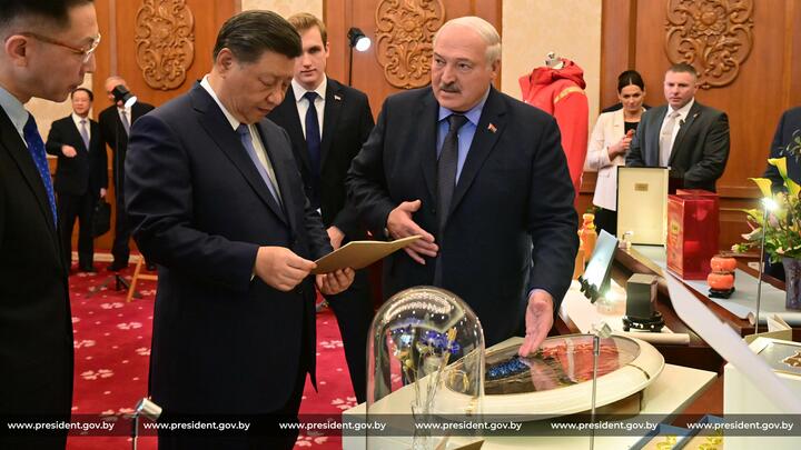 Александр Лукашенко на встрече с председателем КНР Си Цзиньпином во время визита в Китай. 4 декабря 2023 года. Фото: пресс-служба А. Лукашенко