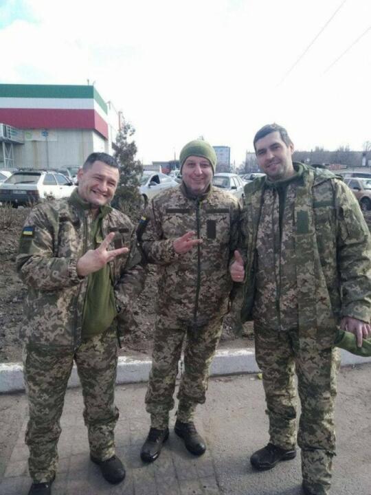 Юрий Вернидуб по центру Юрий Вернидуб по центру