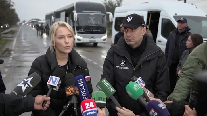 Уполномоченная по правам человека России Яна Лантратова и омбудсмен по правам человека Украины Дмитрий Лубинец. Украина, 30 октября 2026 года. Фото: Reuters