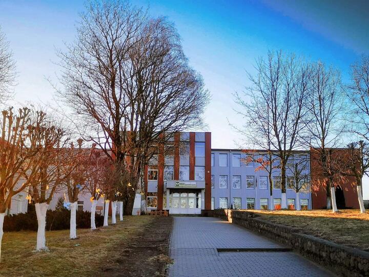 Гиркальнисская основная школа (Литва). Фото: страница школы в Facebook