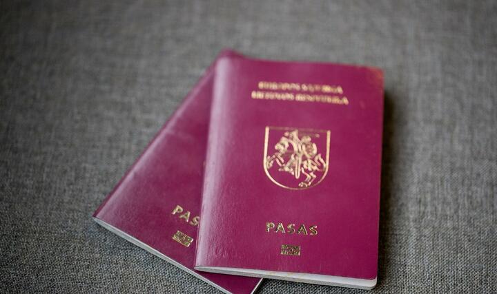 Литовский паспорт. Фото: DELFI
