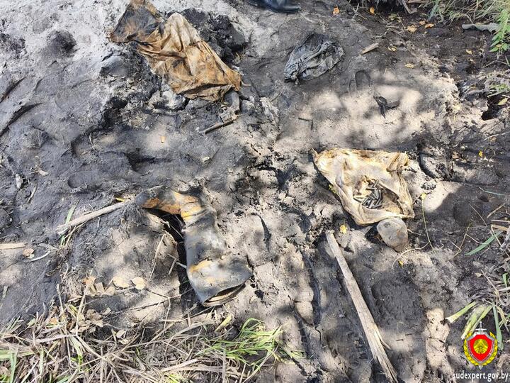 Старый сапог, в котором оказались револьвер и 19 патронов. Фото: Госкомитет судебных экспертиз