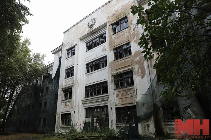 Заброшенная больница на улице Петруся Бровки в Минске. Фото: "Минск-Новости" Заброшенная больница на улице Петруся Бровки в Минске. Фото: "Минск-Новости"