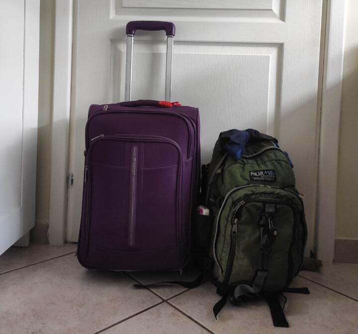 Все, что нужно Майе на ближайшие шесть месяцев, вместилось в рюкзак и чемодан, ноябрь 2023-го. Фото предоставлено собеседницей