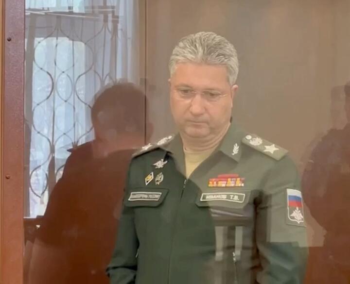 Заместитель министра обороны России Тимур Иванов, задержанный по подозрению в получении взятки, на судебном заседании в Москве, Россия, 24 апреля 2024 года. Фото: Reuters