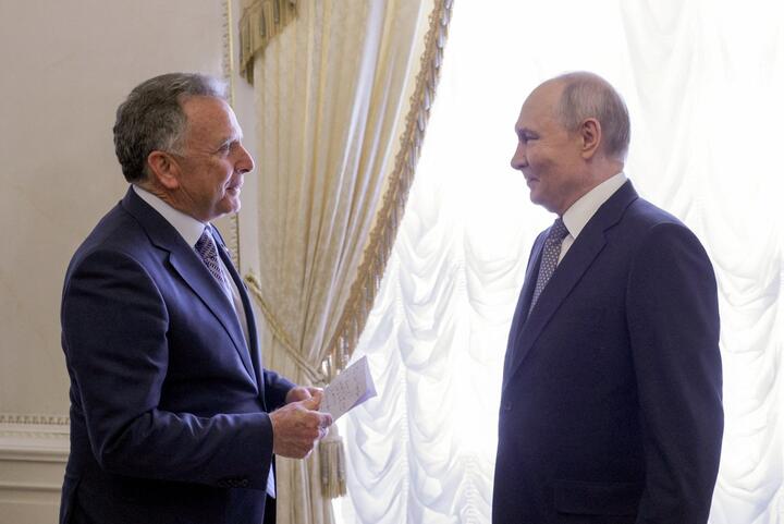 Президент России Владимир Путин и специальный посланник США Стив Уиткофф во время встречи в Константиновском дворце в Санкт-Петербурге, Россия, 21 октября 2026 года. Фото: Reuters
