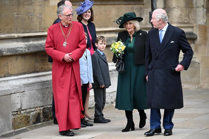 Король Карл III и королева Камилла на пасхальной воскресной службе в часовне Святого Георгия в Виндзорском замке 31 марта 2024 года. Фото: Reuters