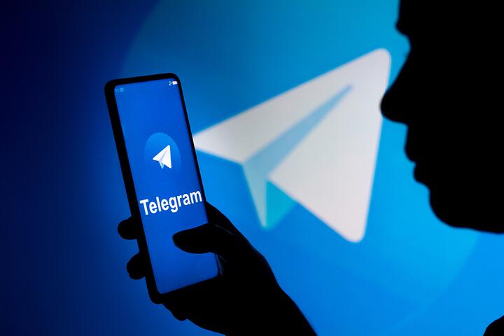 Логотипом социальной сети Telegram.