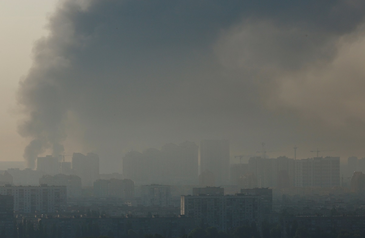 Небо над Киевом после российской ночной атаки, Украина, 17 июня 2025 года. Фото: Reuters Небо над Киевом после российской ночной атаки, Украина, 17 июня 2025 года. Фото: Reuters